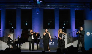 Anne Igartiburu presenta la 7ª Gala de los Premios AÚNA 2025 en una noche cargada de emoción, innovación y liderazgo