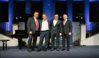 Anne Igartiburu presenta la 7ª Gala de los Premios AÚNA 2025 en una noche cargada de emoción, innovación y liderazgo