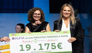 Anne Igartiburu entrega los premios 2023 de AÚNA Distribución