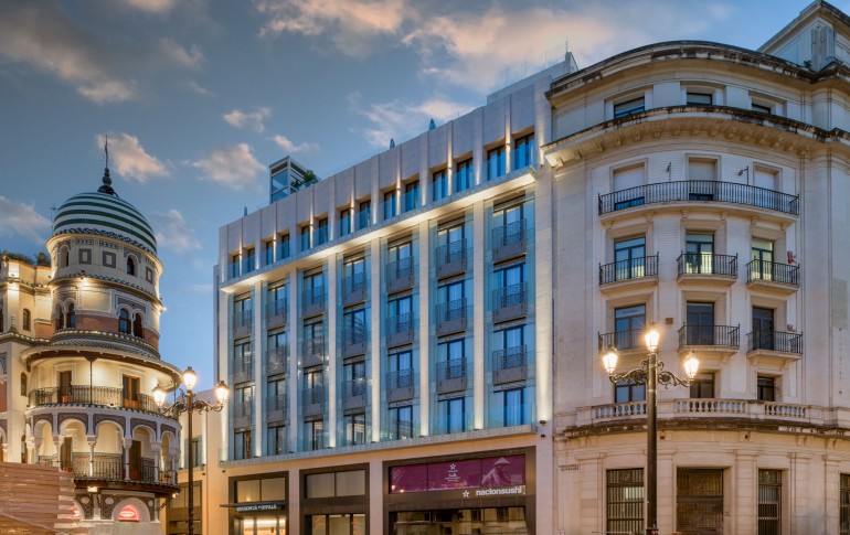 La tienda Loewe en Barcelona y el Hotel Querencia Sevilla, Autograph collection by AC-Marriot reciben el título de “Los edificios más eficientes de España”