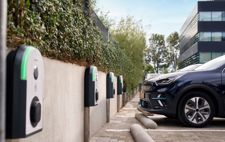 Schneider Electric está transformando la monitorización y el control de edificios con la integración del cargador EVlink Pro AC EV