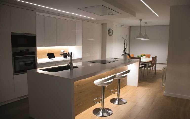 Personaliza y da estilo a tu cocina con las tiras LED de Threeline