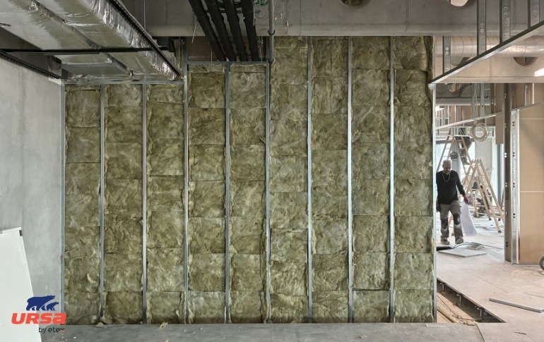 URSA presenta el nuevo URSA TERRA FIT 34 de 450 mm para sistemas de placa de yeso laminado con modulación 900 mm