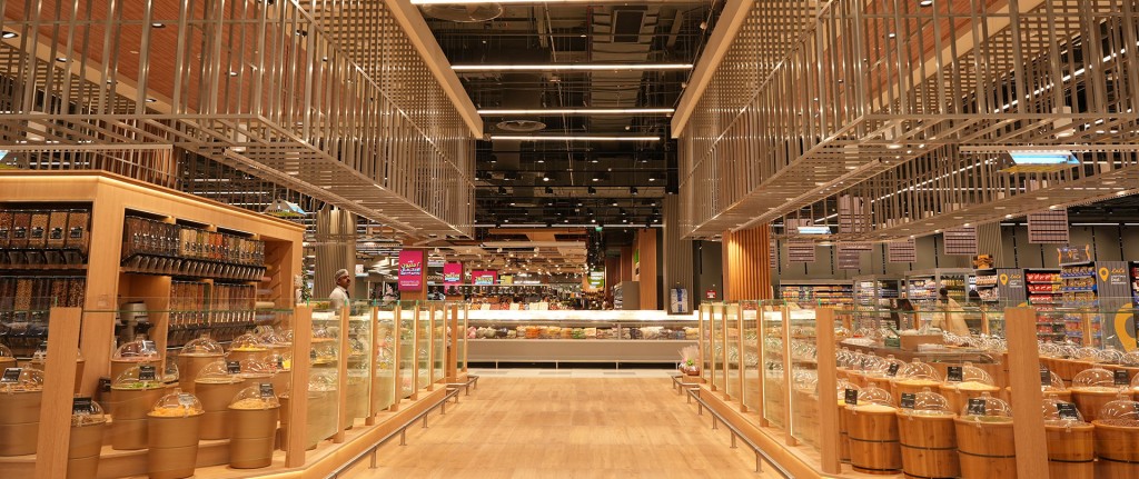 TRILUX ilumina el nuevo hipermercado Lulu en Dubai Mall: un templo de compras sostenible y armonioso